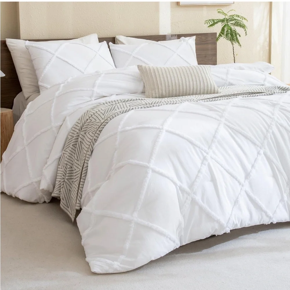 Elegant White Bedding Set ☁️🧺